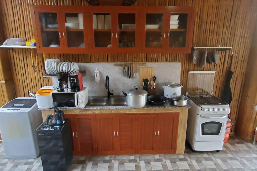 タガイタイ Modern Bahay Kubo In A Farm Near Tagaytayヴィラ エクステリア 写真