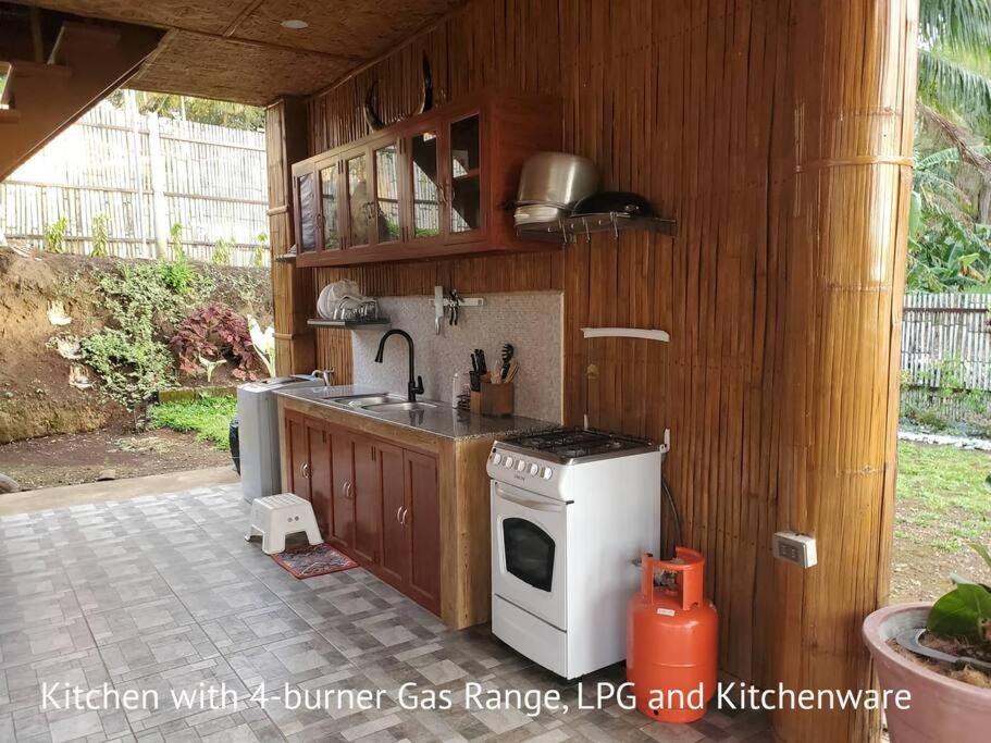 タガイタイ Modern Bahay Kubo In A Farm Near Tagaytayヴィラ エクステリア 写真