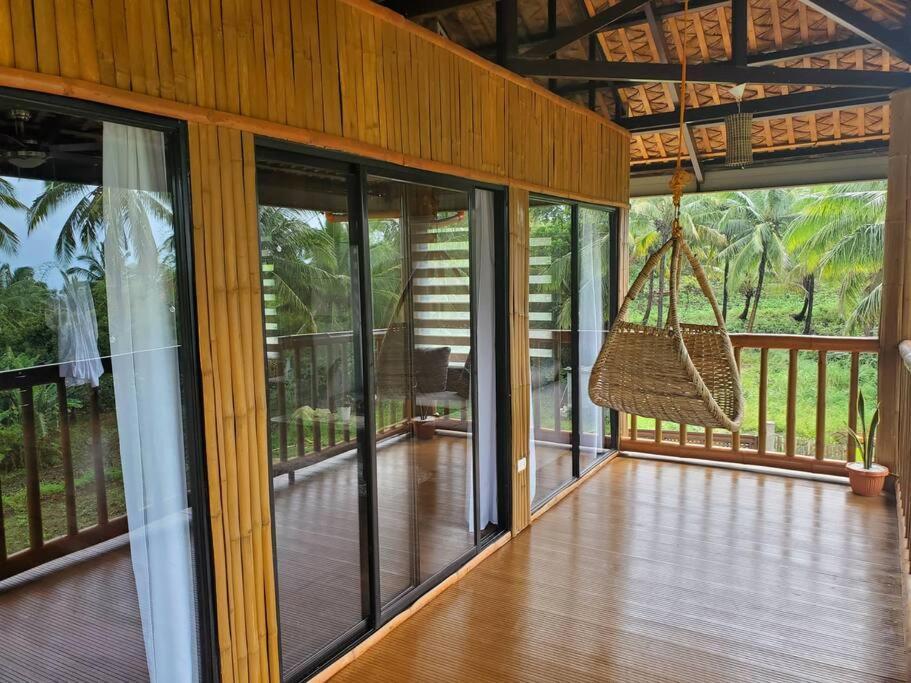 タガイタイ Modern Bahay Kubo In A Farm Near Tagaytayヴィラ エクステリア 写真