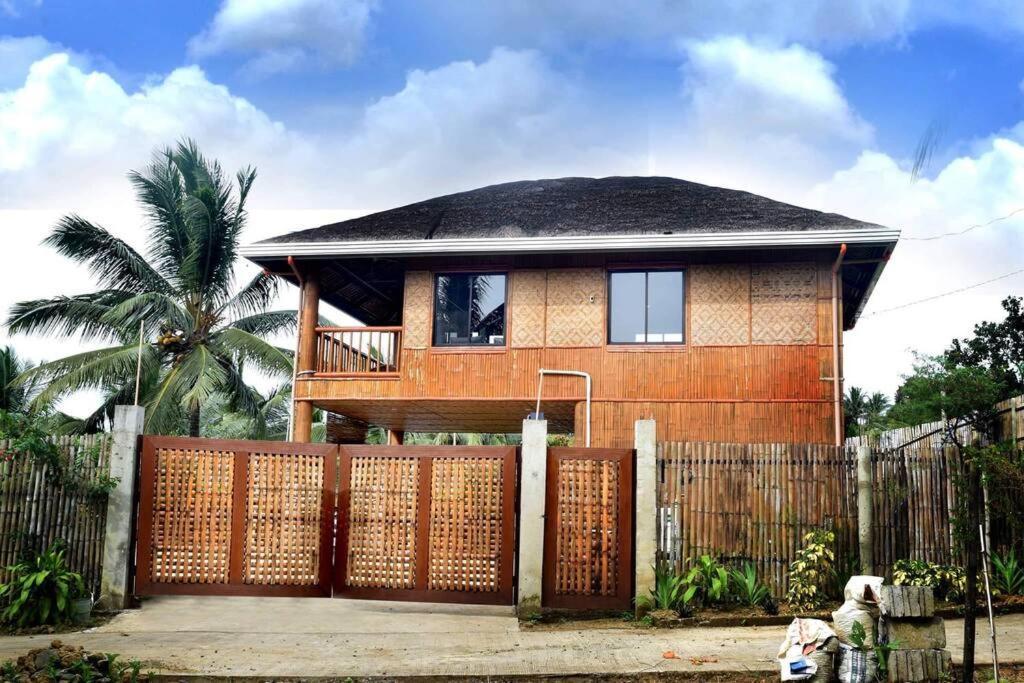タガイタイ Modern Bahay Kubo In A Farm Near Tagaytayヴィラ エクステリア 写真