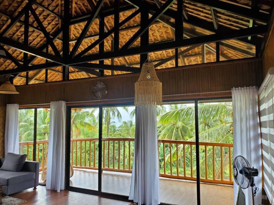 タガイタイ Modern Bahay Kubo In A Farm Near Tagaytayヴィラ エクステリア 写真